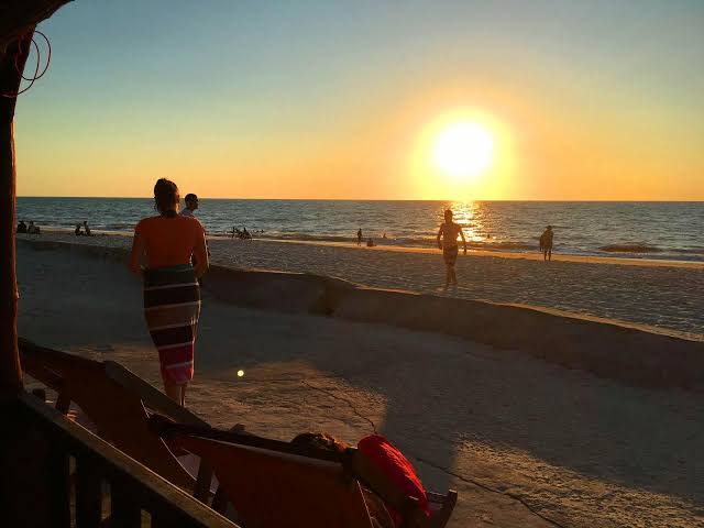 Coucher de soleil sur la plage