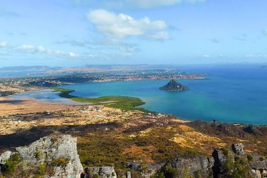 Vue aérienne de la baie de Nosy Be