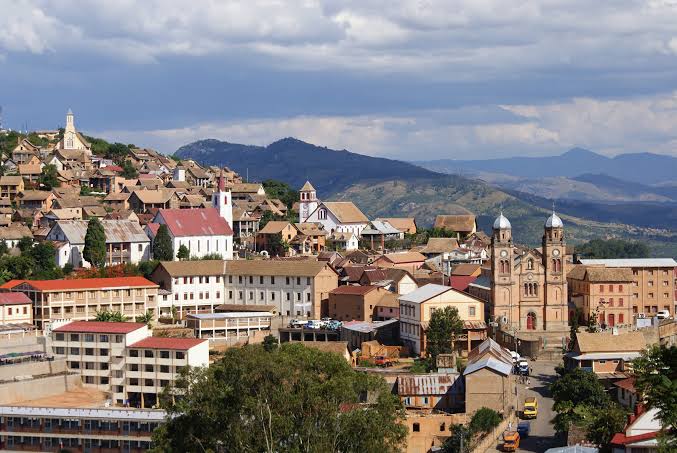 Fianarantsoa et ses collines, capitale du pays betsileo
